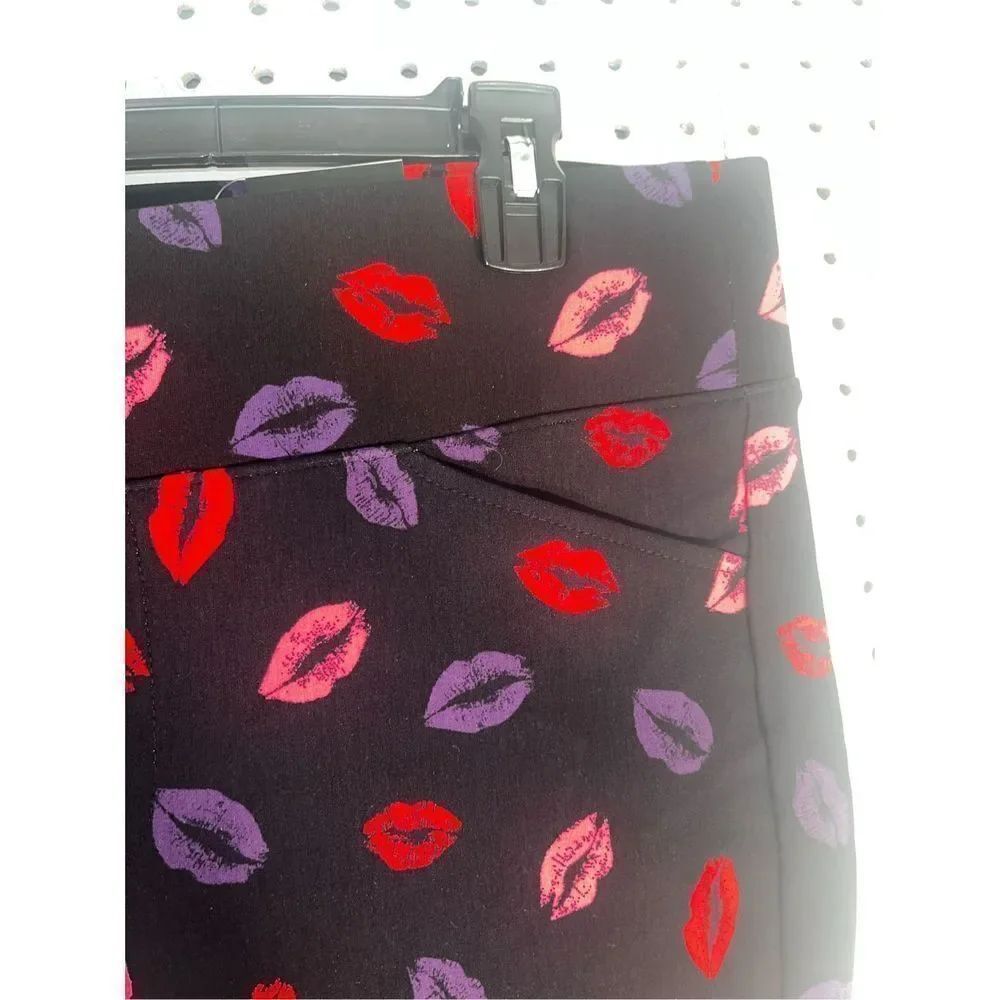 Torrid pixie lips print pants - Picture 6 of 11